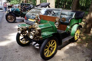 Un coche como el que recibió la primera matricula en Zamora